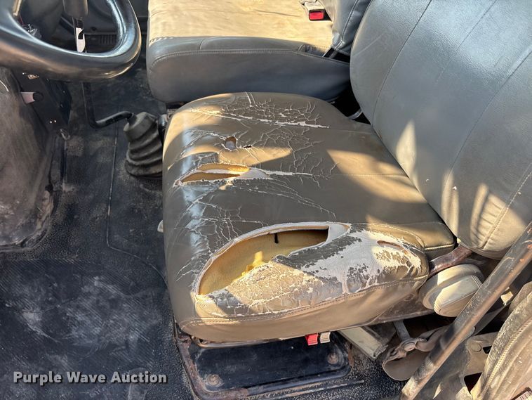 image for item DT3253 2006 International WorkStar 7300 digger derrick truck