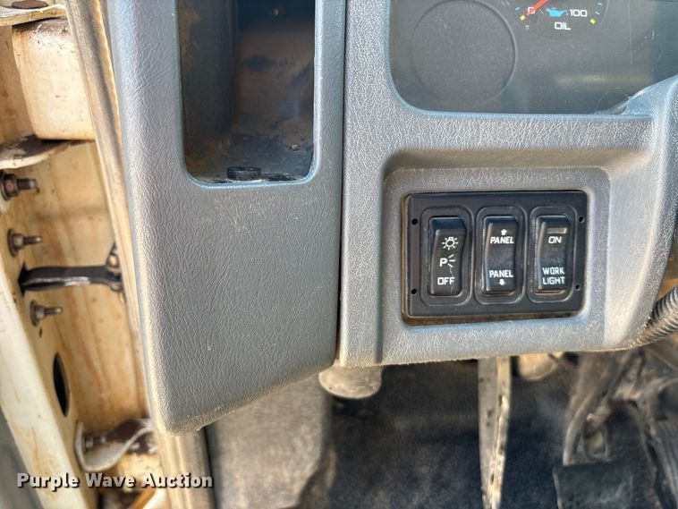 image for item DT3253 2006 International WorkStar 7300 digger derrick truck