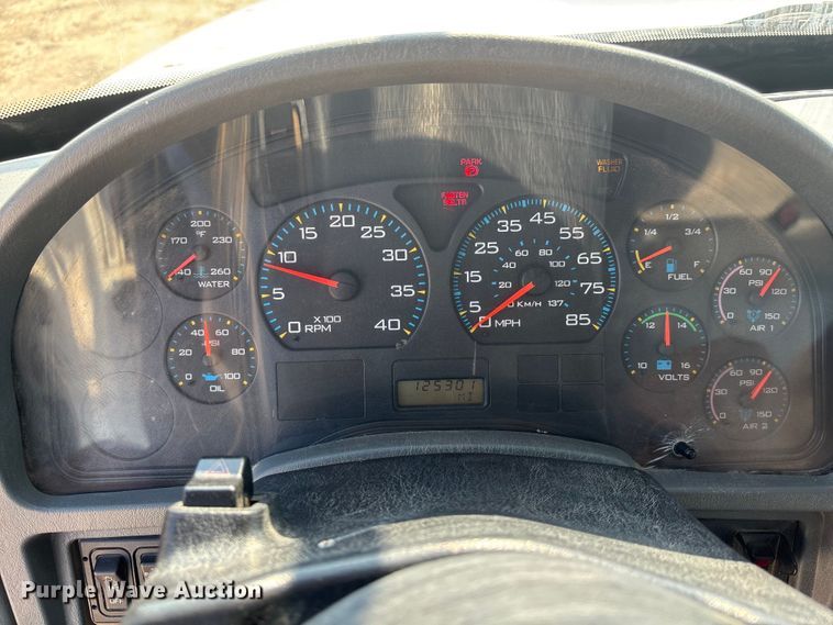 image for item DT3253 2006 International WorkStar 7300 digger derrick truck