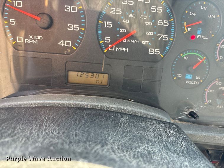 image for item DT3253 2006 International WorkStar 7300 digger derrick truck