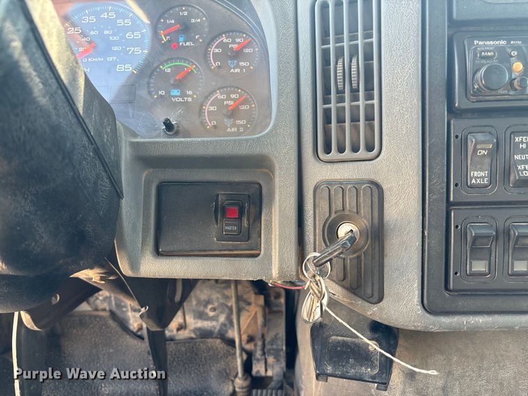 image for item DT3253 2006 International WorkStar 7300 digger derrick truck