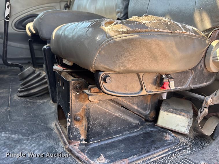 image for item DT3253 2006 International WorkStar 7300 digger derrick truck