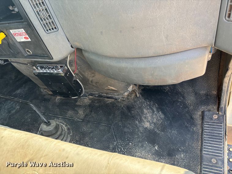 image for item DT3253 2006 International WorkStar 7300 digger derrick truck