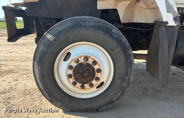 image for item DT3253 2006 International WorkStar 7300 digger derrick truck