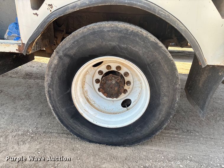 image for item DT3253 2006 International WorkStar 7300 digger derrick truck