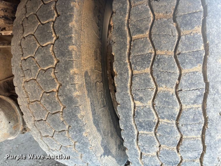 image for item DT3253 2006 International WorkStar 7300 digger derrick truck