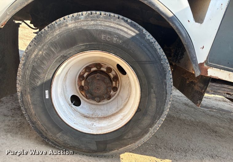 image for item DT3253 2006 International WorkStar 7300 digger derrick truck