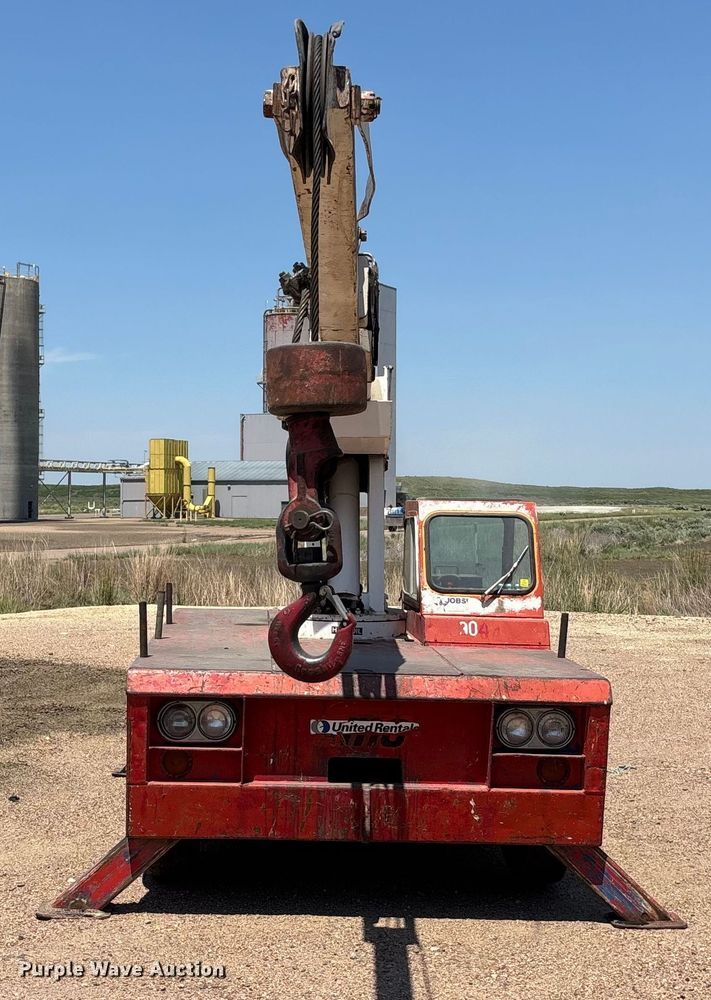 image for item DT3257 Broderson IC-70-1B crane