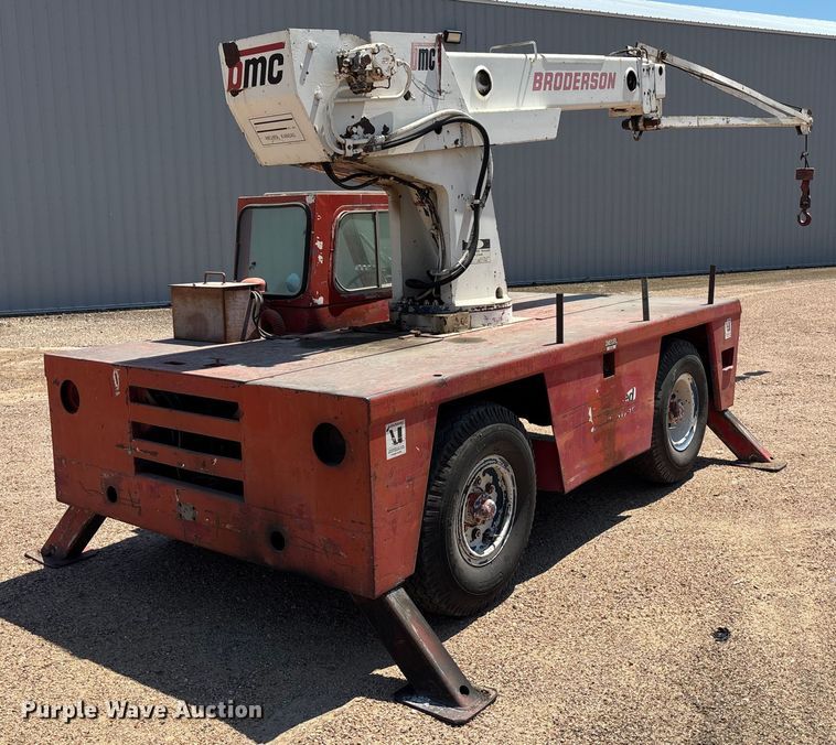 image for item DT3257 Broderson IC-70-1B crane