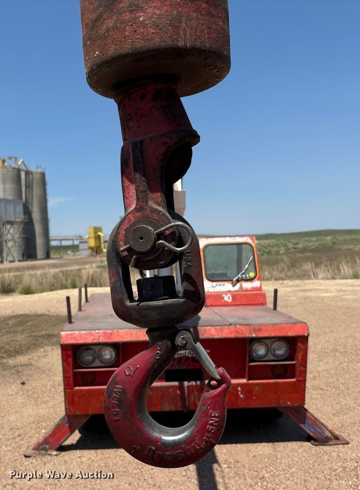 image for item DT3257 Broderson IC-70-1B crane