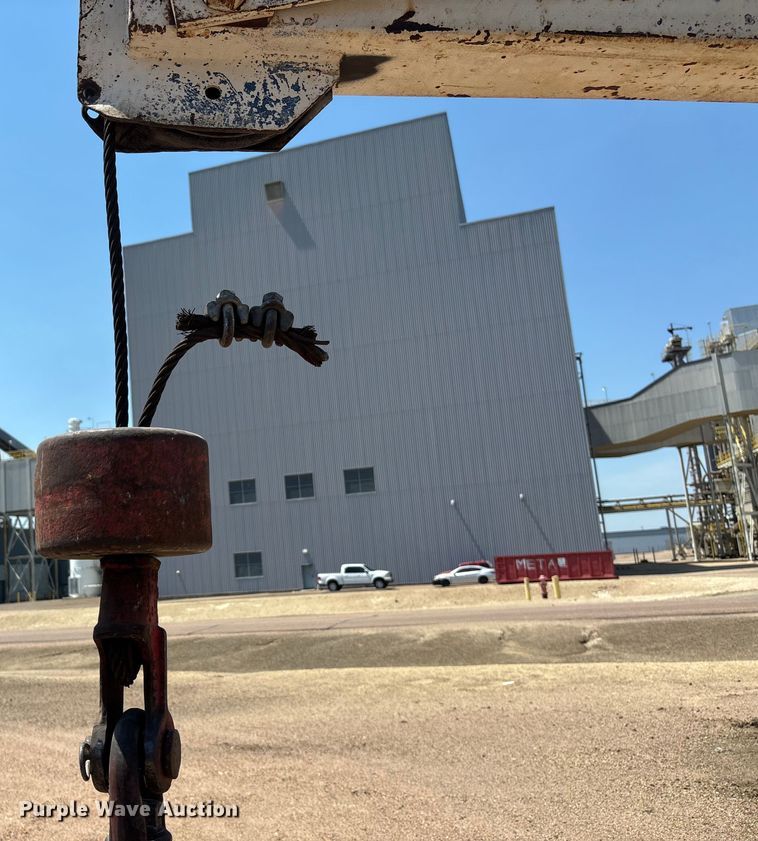 image for item DT3257 Broderson IC-70-1B crane