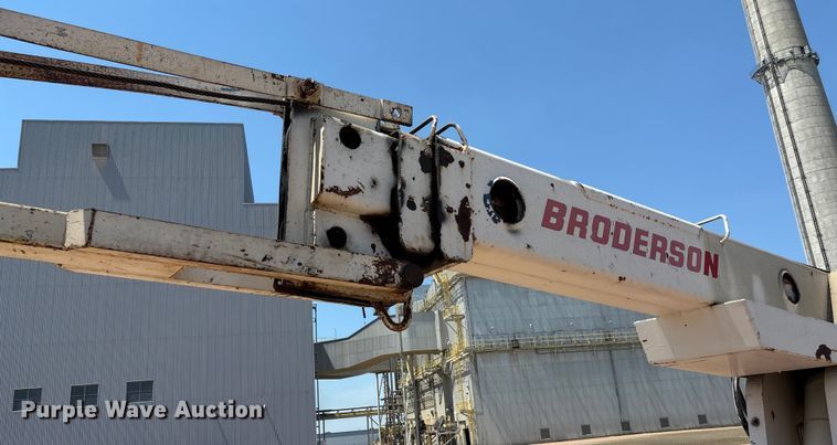 image for item DT3257 Broderson IC-70-1B crane