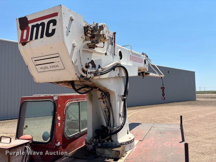 image for item DT3257 Broderson IC-70-1B crane