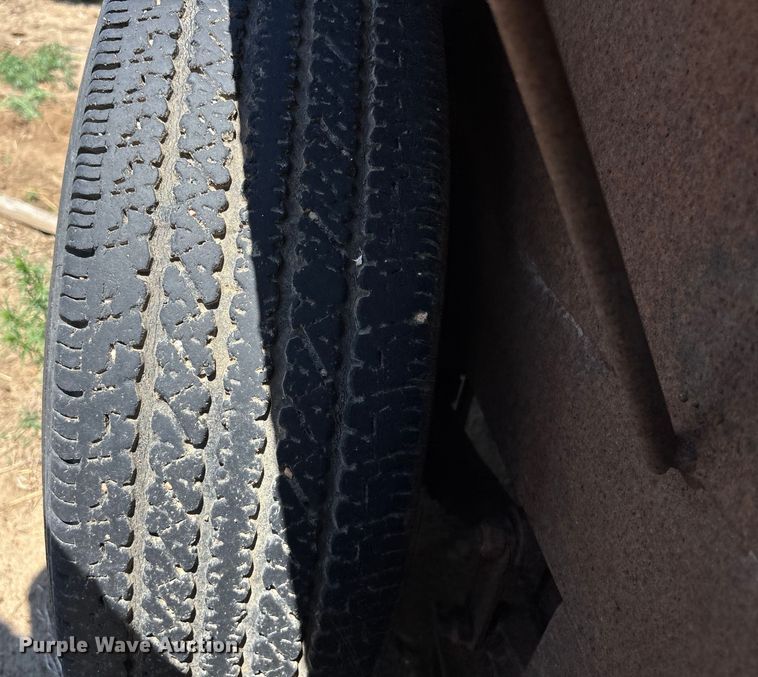 image for item DT3258 1999 PJ utility trailer