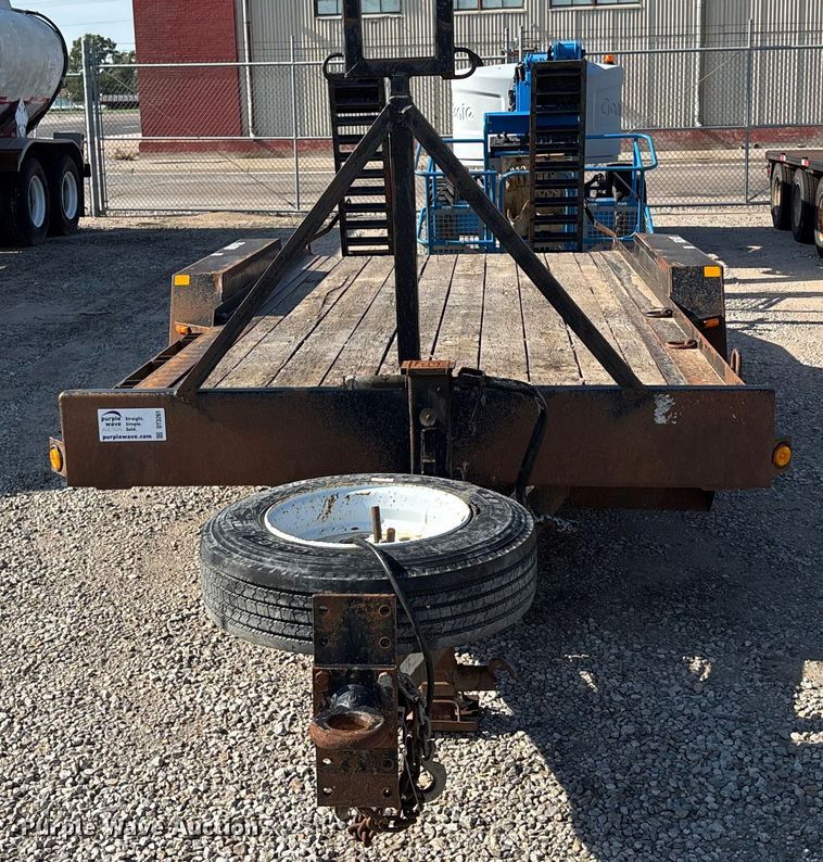 image for item DT3261 2017 Redi-Haul FSL1629E-102 equipment trailer