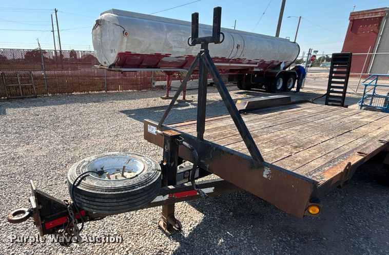 image for item DT3261 2017 Redi-Haul FSL1629E-102 equipment trailer