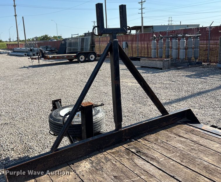 image for item DT3261 2017 Redi-Haul FSL1629E-102 equipment trailer