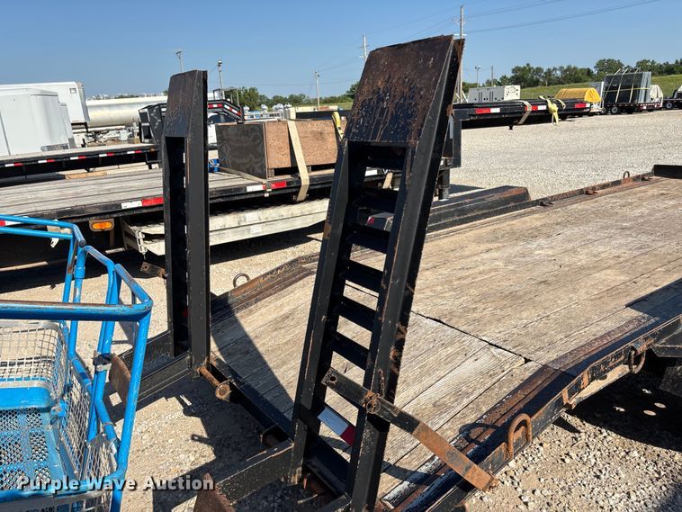 image for item DT3261 2017 Redi-Haul FSL1629E-102 equipment trailer