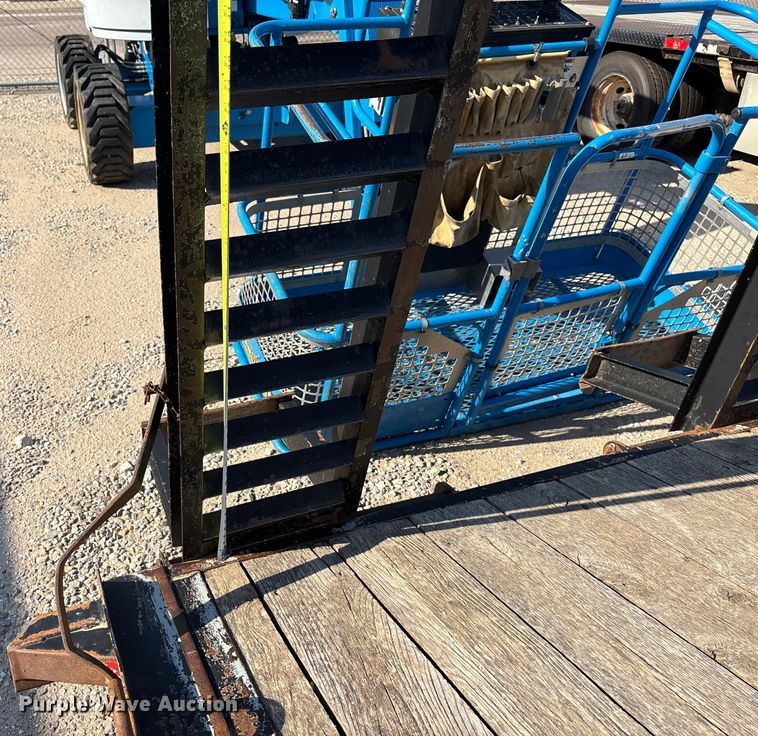 image for item DT3261 2017 Redi-Haul FSL1629E-102 equipment trailer