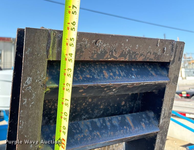 image for item DT3261 2017 Redi-Haul FSL1629E-102 equipment trailer