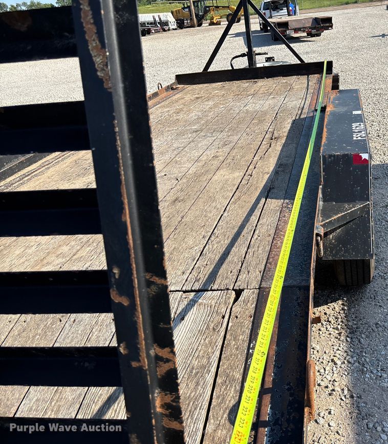 image for item DT3261 2017 Redi-Haul FSL1629E-102 equipment trailer