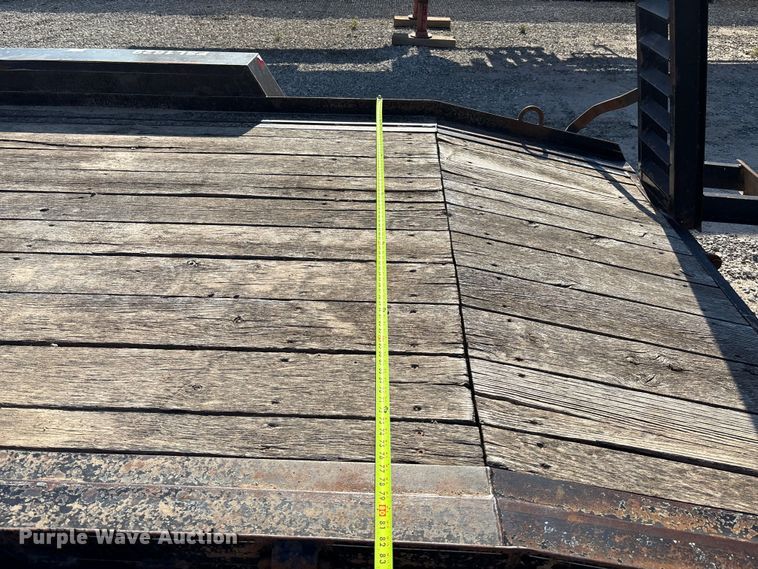 image for item DT3261 2017 Redi-Haul FSL1629E-102 equipment trailer