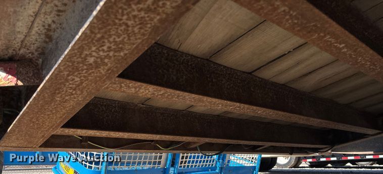 image for item DT3261 2017 Redi-Haul FSL1629E-102 equipment trailer