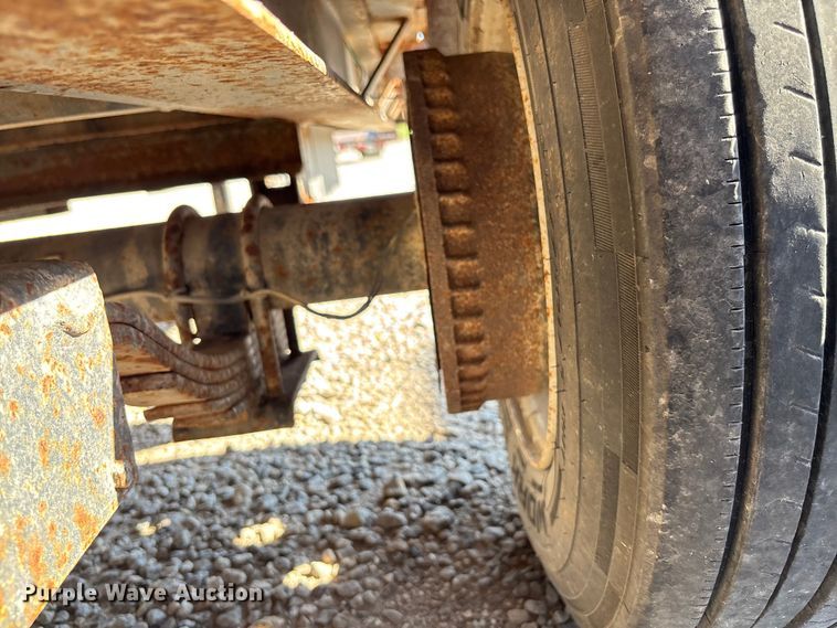 image for item DT3261 2017 Redi-Haul FSL1629E-102 equipment trailer