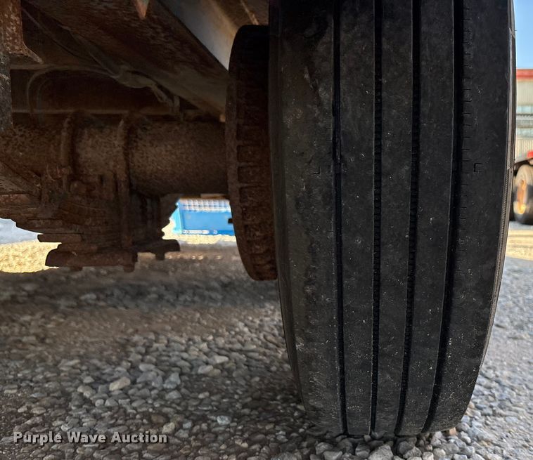 image for item DT3261 2017 Redi-Haul FSL1629E-102 equipment trailer