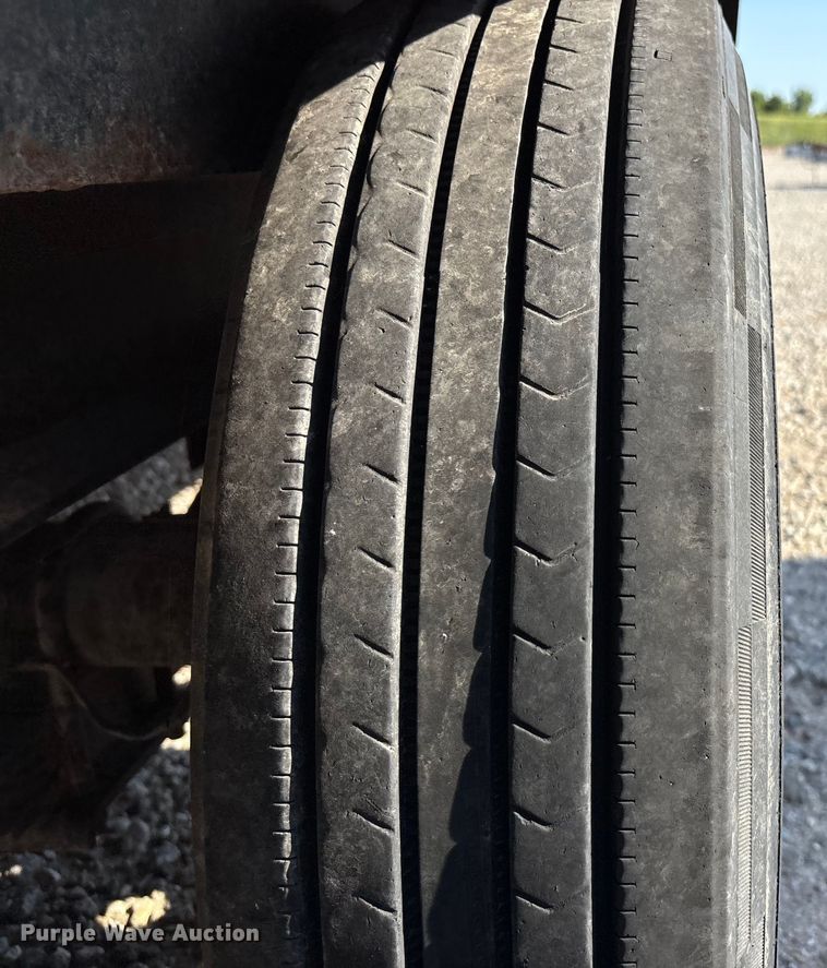 image for item DT3261 2017 Redi-Haul FSL1629E-102 equipment trailer