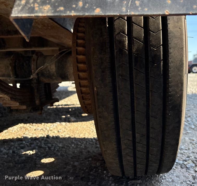 image for item DT3261 2017 Redi-Haul FSL1629E-102 equipment trailer