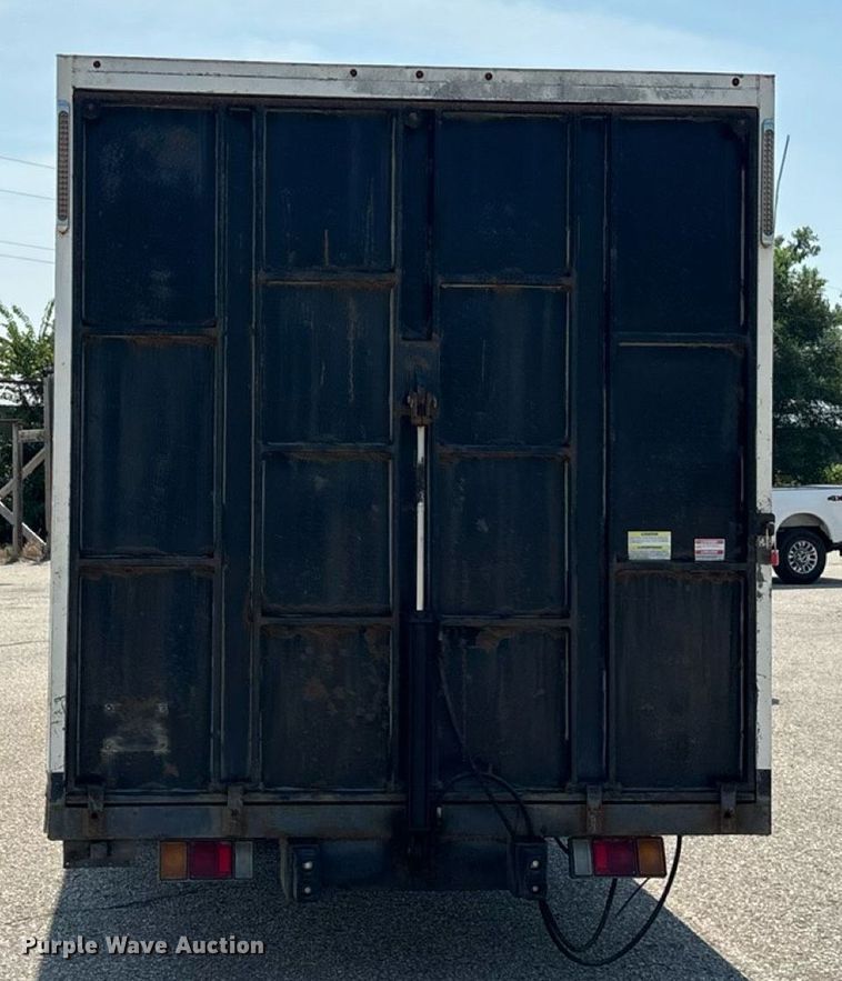 image for item DT3262 2015 Isuzu NPR crew cab box truck