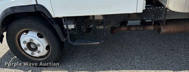 image for item DT3262 2015 Isuzu NPR crew cab box truck