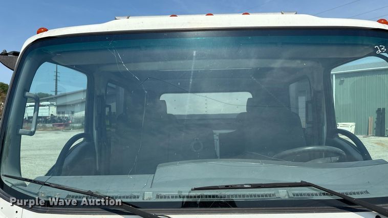 image for item DT3262 2015 Isuzu NPR crew cab box truck