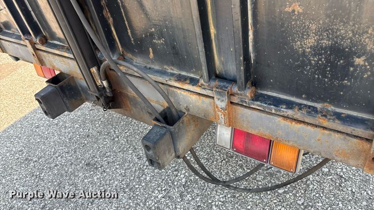 image for item DT3262 2015 Isuzu NPR crew cab box truck