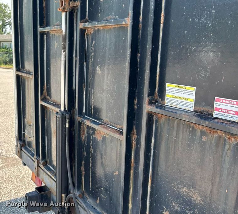 image for item DT3262 2015 Isuzu NPR crew cab box truck