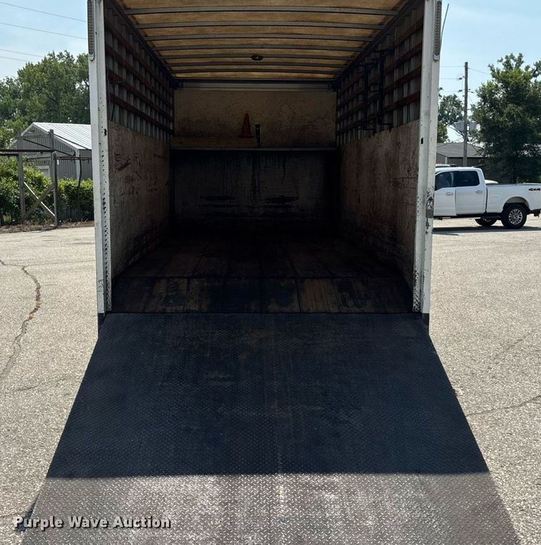 image for item DT3262 2015 Isuzu NPR crew cab box truck