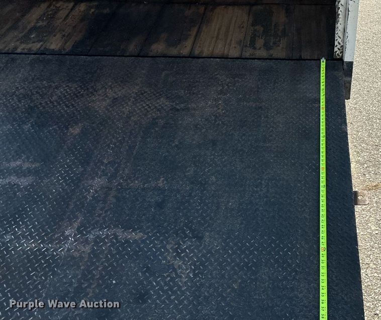 image for item DT3262 2015 Isuzu NPR crew cab box truck