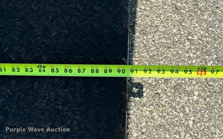 image for item DT3262 2015 Isuzu NPR crew cab box truck