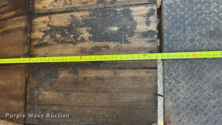 image for item DT3262 2015 Isuzu NPR crew cab box truck