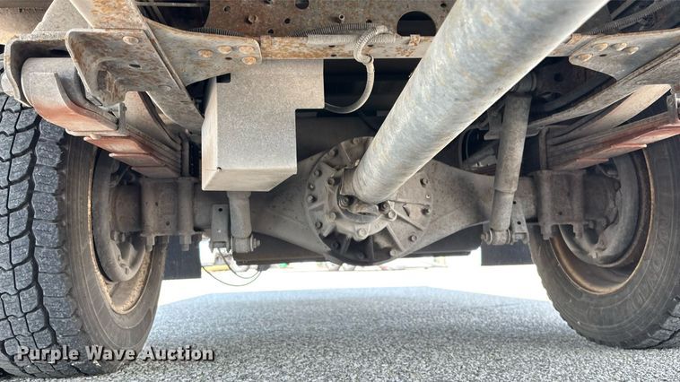 image for item DT3262 2015 Isuzu NPR crew cab box truck