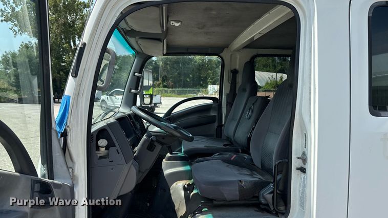 image for item DT3262 2015 Isuzu NPR crew cab box truck