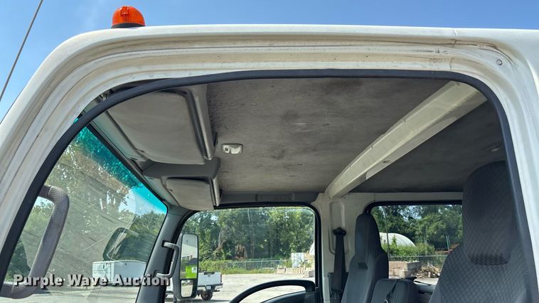 image for item DT3262 2015 Isuzu NPR crew cab box truck