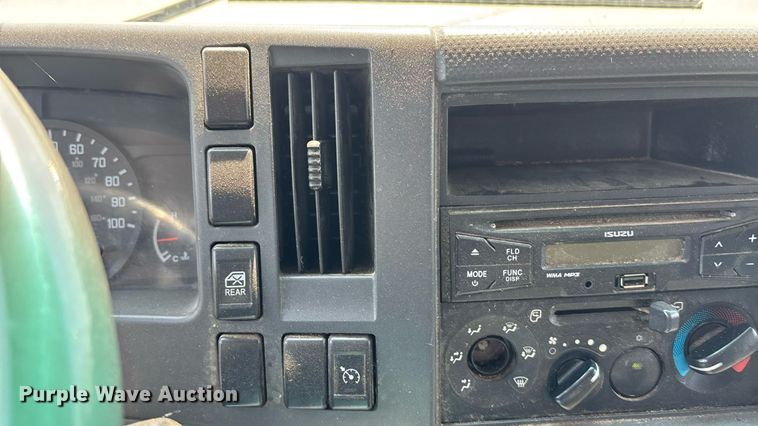 image for item DT3262 2015 Isuzu NPR crew cab box truck