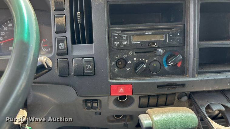 image for item DT3262 2015 Isuzu NPR crew cab box truck