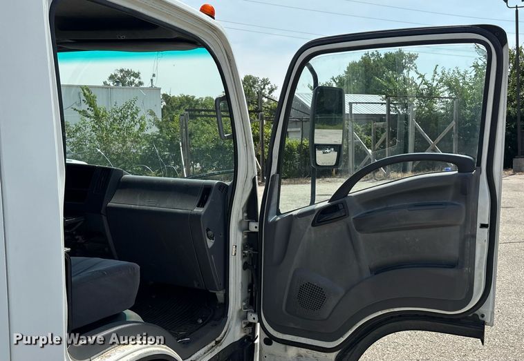 image for item DT3262 2015 Isuzu NPR crew cab box truck