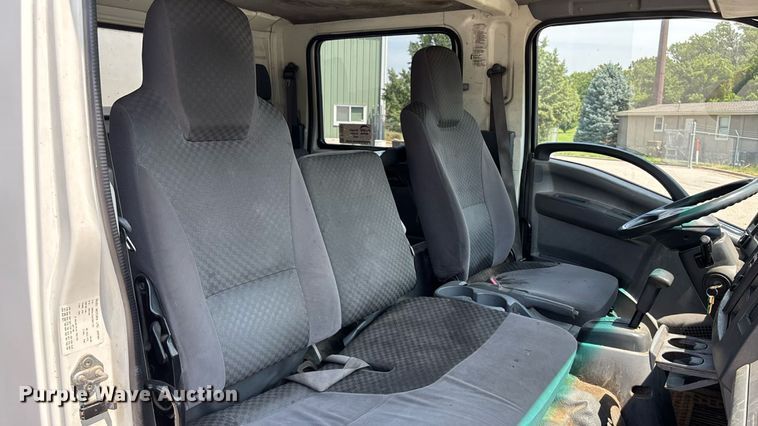 image for item DT3262 2015 Isuzu NPR crew cab box truck