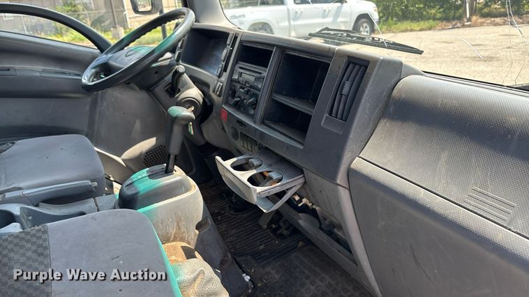 image for item DT3262 2015 Isuzu NPR crew cab box truck