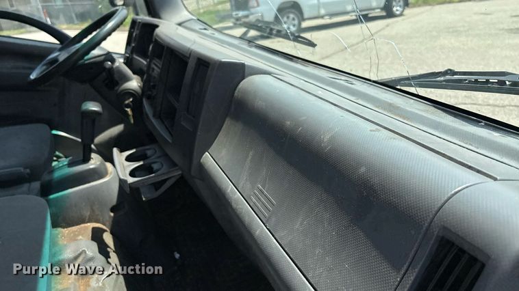 image for item DT3262 2015 Isuzu NPR crew cab box truck