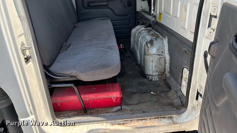 image for item DT3262 2015 Isuzu NPR crew cab box truck